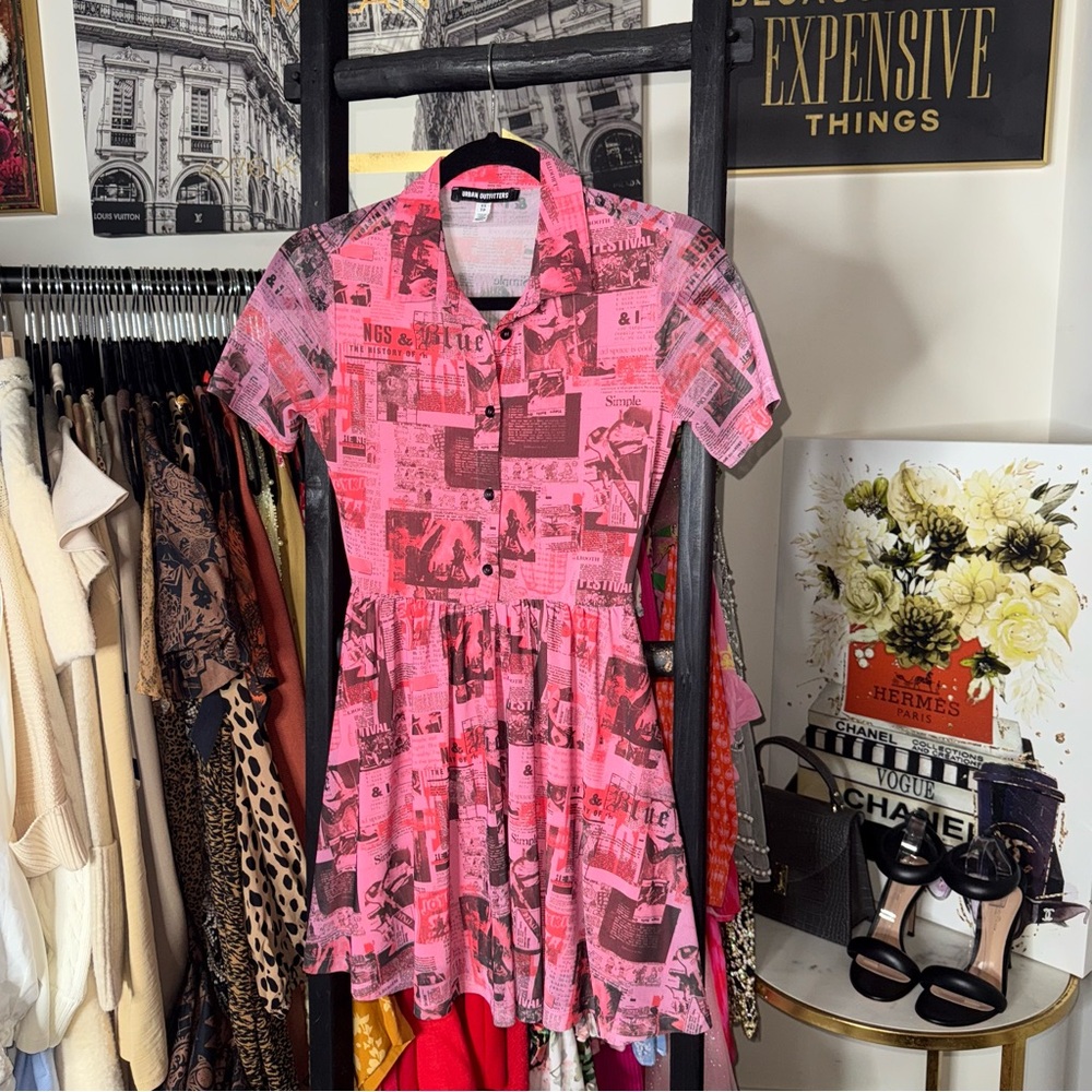 Urban Outfitters Pink Music Festival Print Newspaper Mini Dress Womens XS EUC - Picture 4 of 12